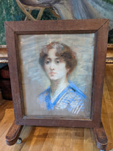 Charger l&#39;image dans la galerie, Portrait d’une jeune femme vers 1920
