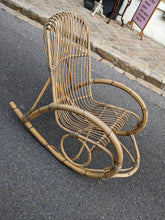 Charger l&#39;image dans la galerie, Rocking-chair en rotin vers 1960 par Rohe Noorwolde
