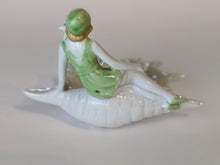 Charger l&#39;image dans la galerie, Figurine baigneuse porcelaine vide-poche vers 1920
