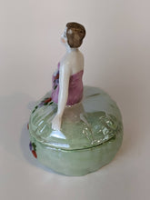 Charger l&#39;image dans la galerie, Boite figurine porcelaine vers 1920
