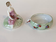 Charger l&#39;image dans la galerie, Boite figurine porcelaine vers 1920
