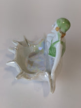 Charger l&#39;image dans la galerie, Figurine baigneuse porcelaine vide-poche vers 1920
