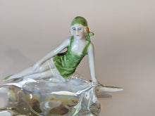 Charger l&#39;image dans la galerie, Figurine baigneuse porcelaine vide-poche vers 1920
